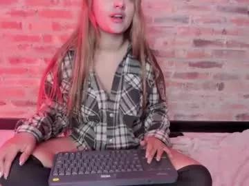 ari_white8 on Chaturbate 