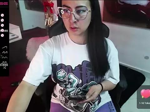 Abril_Luv on StripChat 