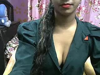 LovingPihu on StripChat 