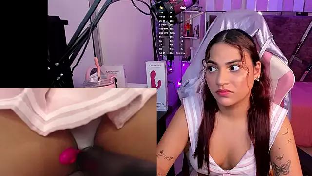 PetiteSophie_ on StripChat 