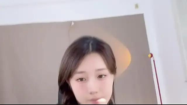 StripChat yiyi5588 is Freechat yiyi5588 — m